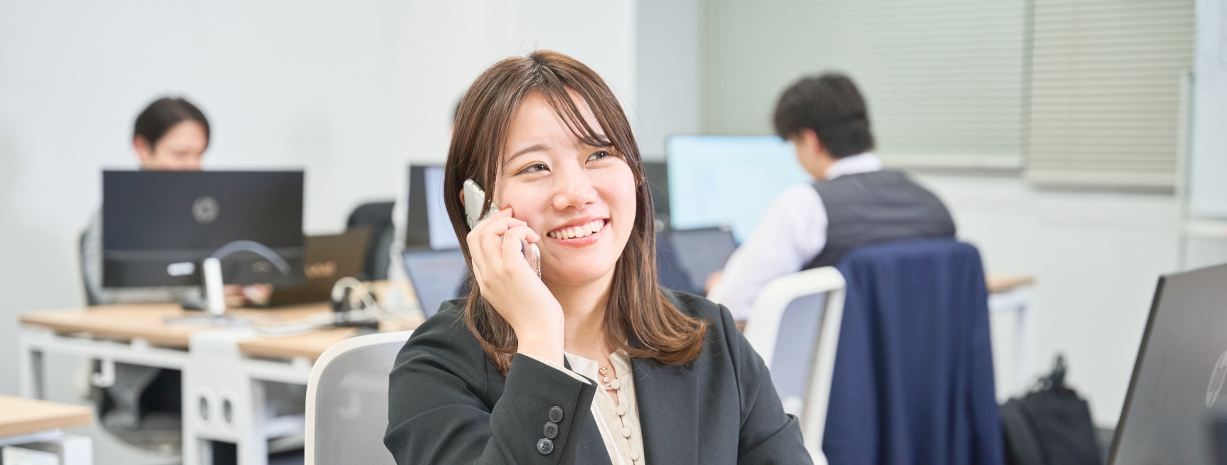 求職者と電話面談。